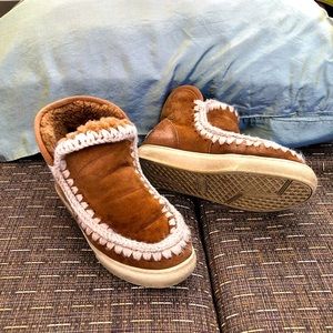 MOU Eskimo sneakers